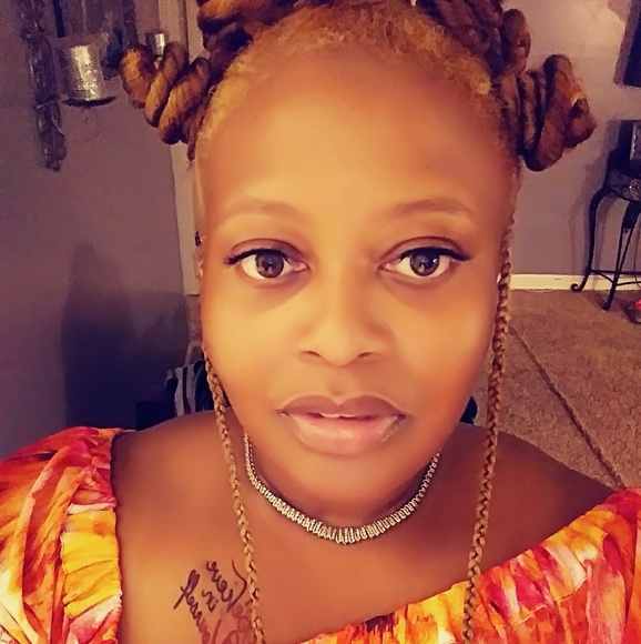 Meet your Posher, Candance - Picture 3 of 8